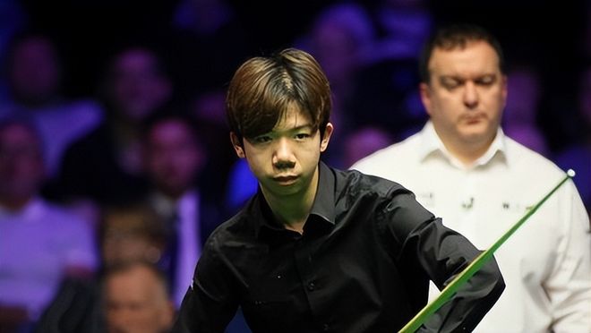 露出了一些 露出了一些